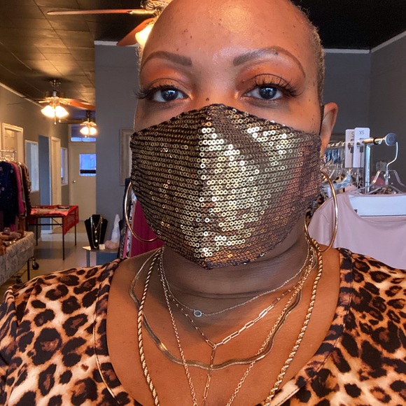 Gold Sequin Mask - Picture 3 of 4